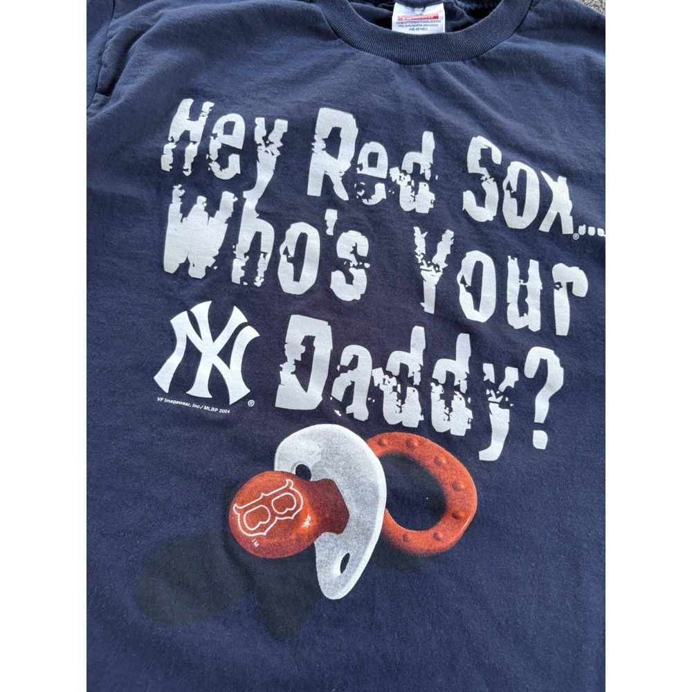 Hey Red Sox Who's Your Daddy NY Yankees T-Shirt Sz L Navy 2004 MLB - Picture 2 of 6